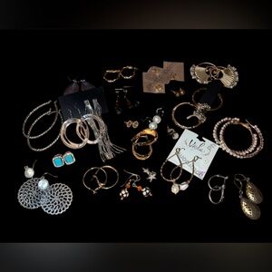 25 Pairs Mixed Earrings Bundle New & Vintage Fashion Earrings for Resale